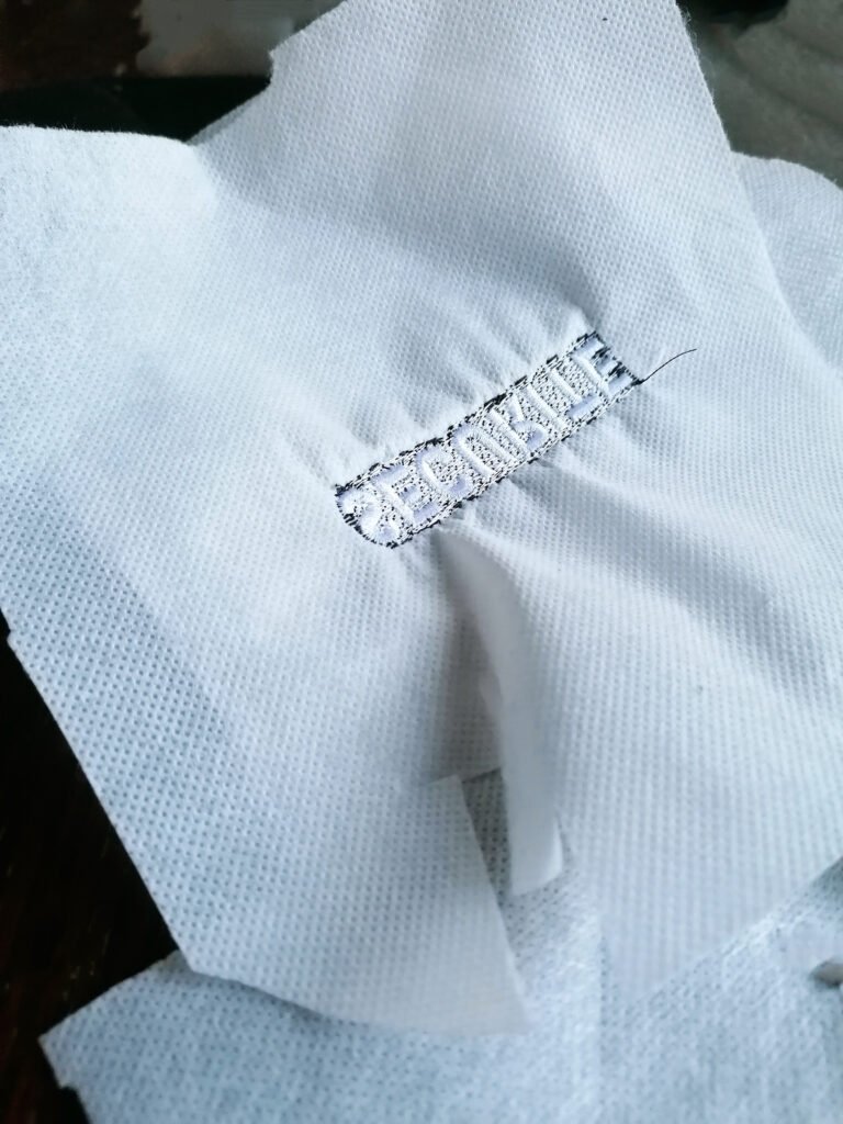 Stabilisateur pour broderie sur machine professionnelle