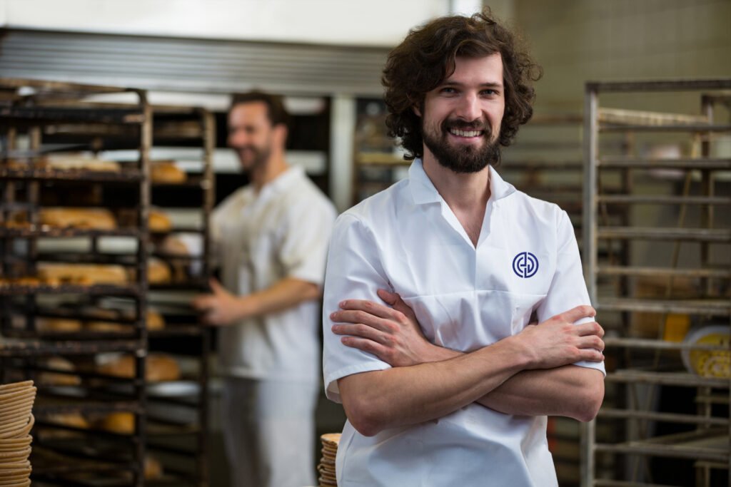 Boulanger portant son uniforme brodé